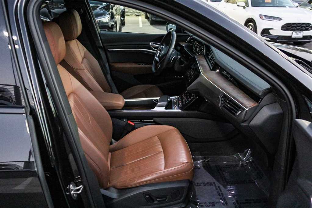 Thumbnail: 2022 Audi e-tron - 18