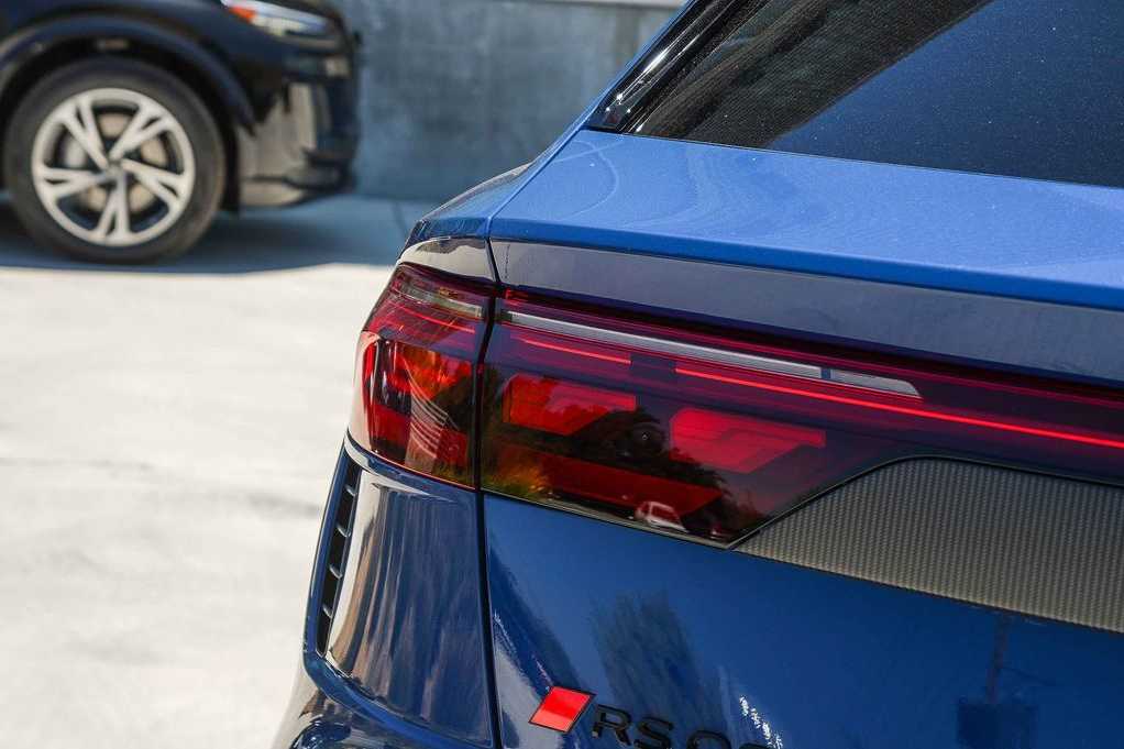 Thumbnail: 2026 Audi RS Q8 - 7