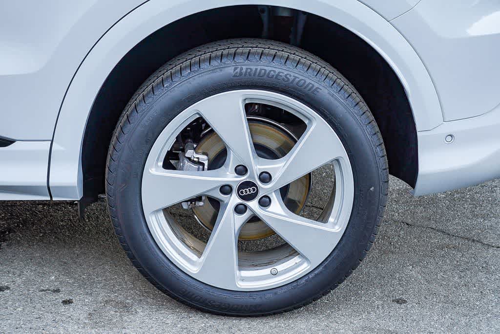 Thumbnail: 2025 Audi Q5 - 11