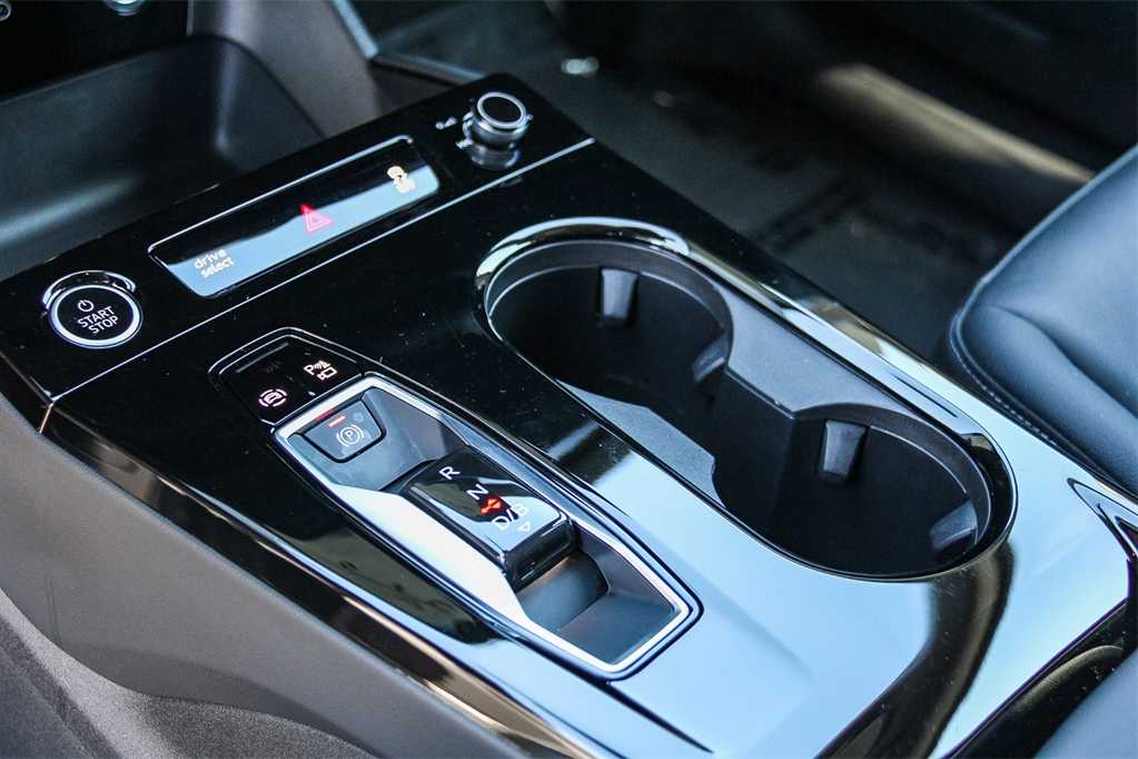 Thumbnail: 2025 Audi Q6 e-tron - 19