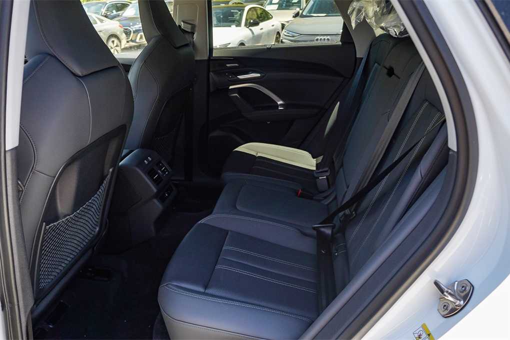 Thumbnail: 2025 Audi Q5 - 21