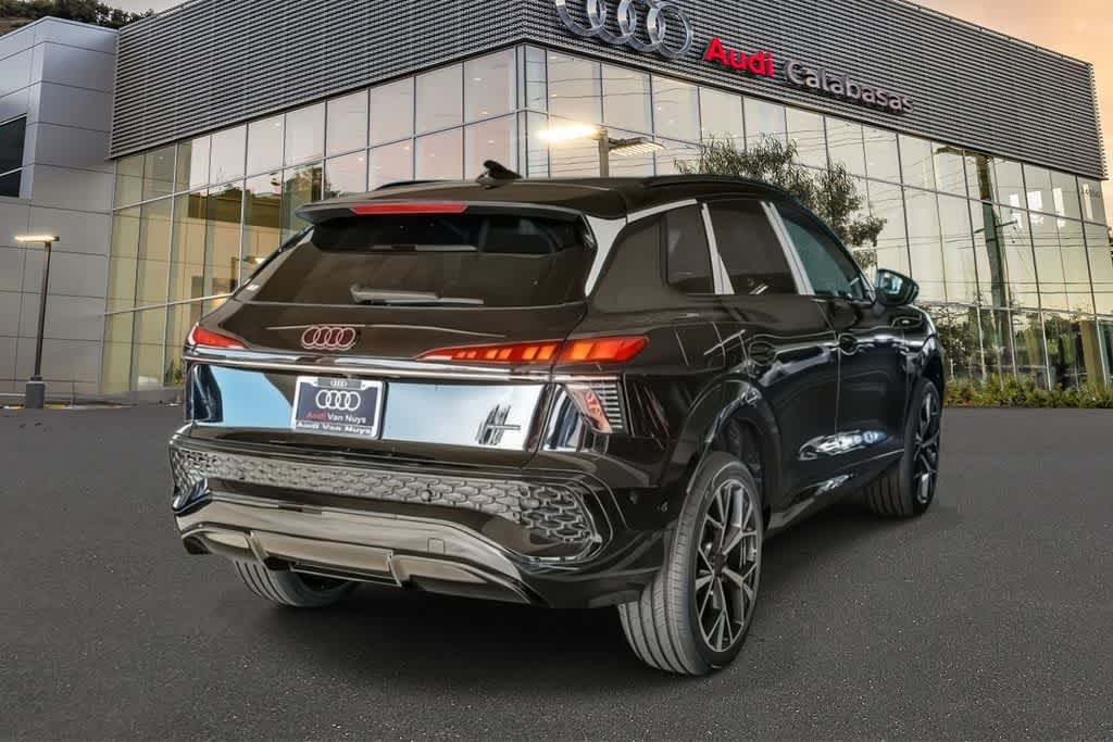 Thumbnail: 2026 Audi Q3 - 4