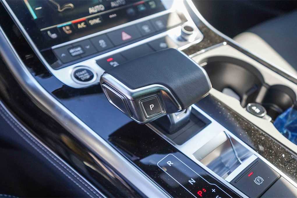 Thumbnail: 2025 Audi Q8 - 22