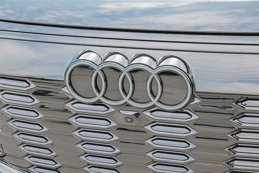 Thumbnail: 2025 Audi SQ6 e-tron - 9