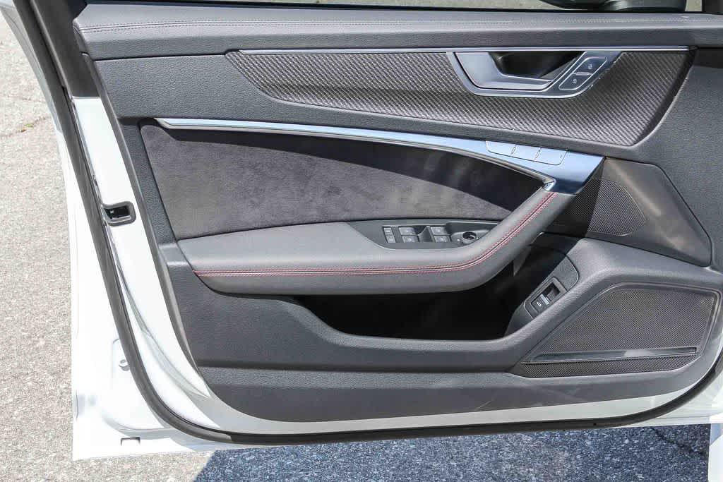 Thumbnail: 2023 Audi RS 6 - 22