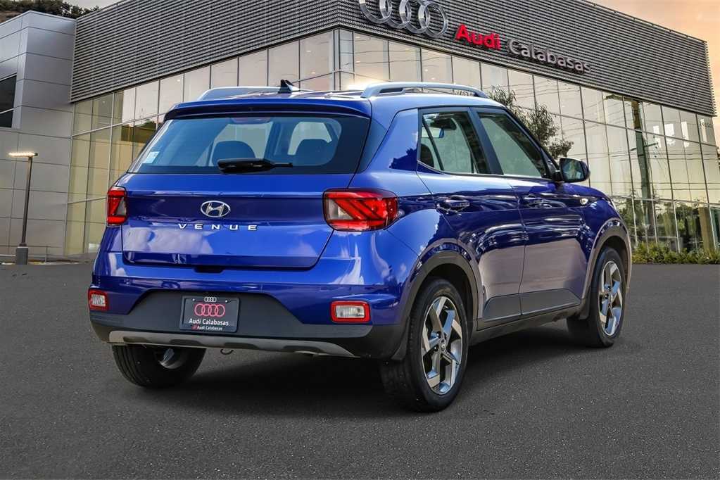 Thumbnail: 2022 Hyundai Venue - 4