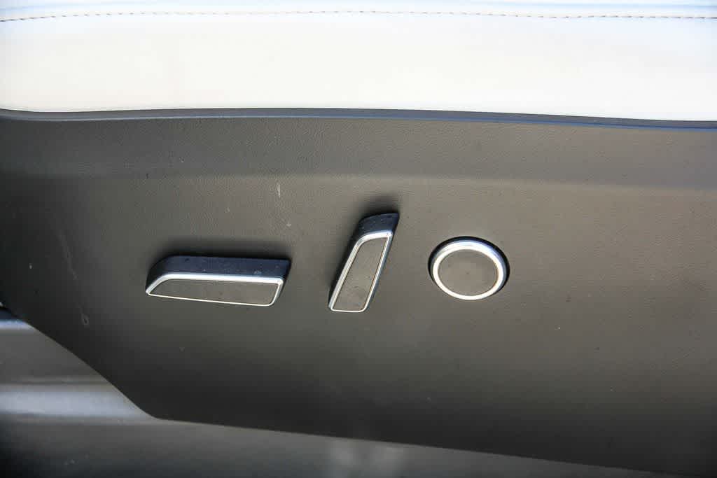 Thumbnail: 2022 Tesla Model X - 24