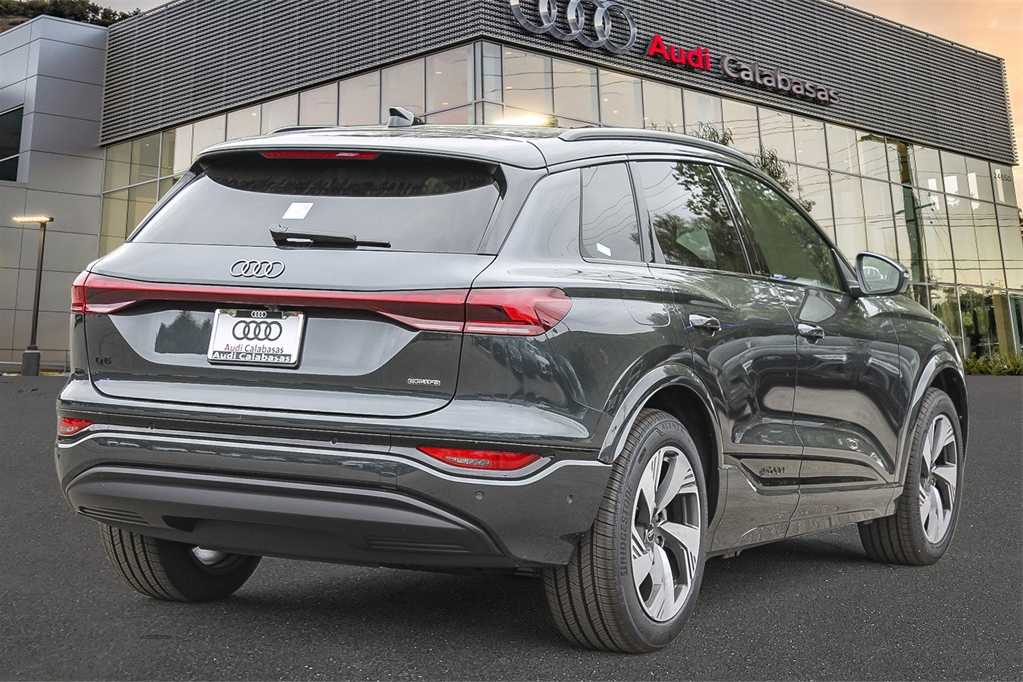 2025 Audi Q6 E-tron Premium Plus photo 4