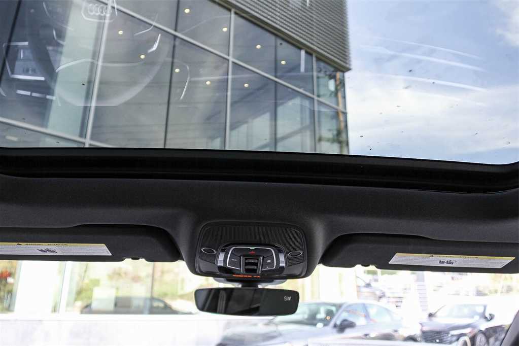 Thumbnail: 2026 Audi RS Q8 - 12