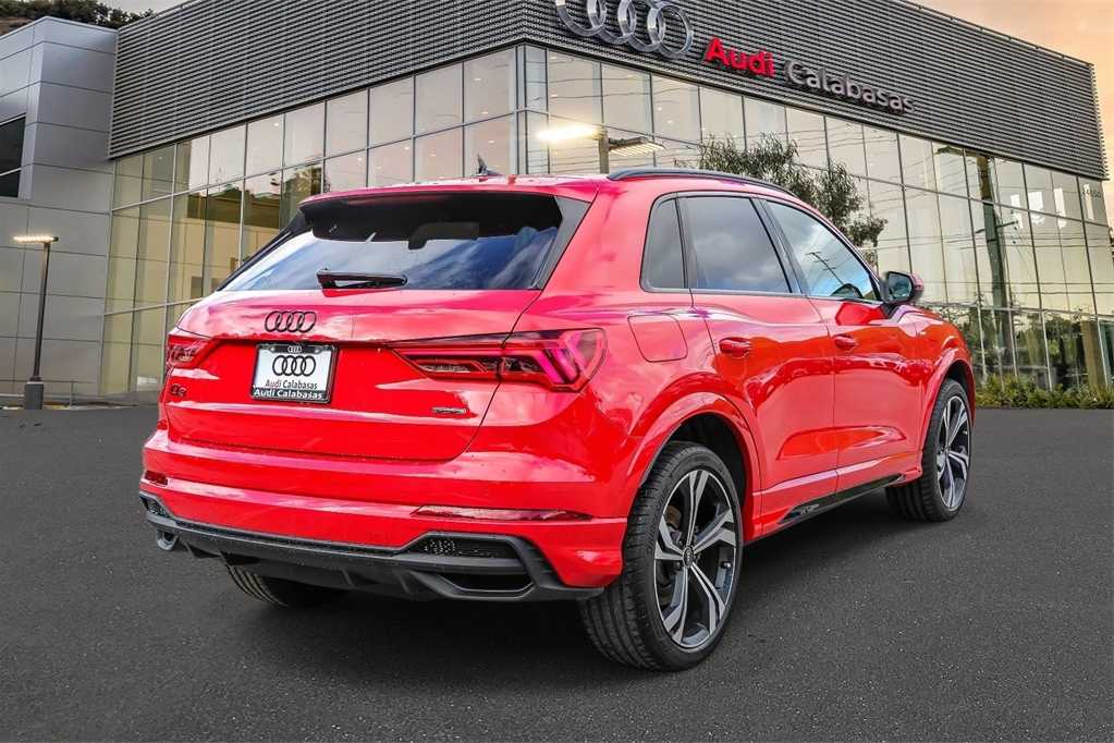 Thumbnail: 2023 Audi Q3 - 4