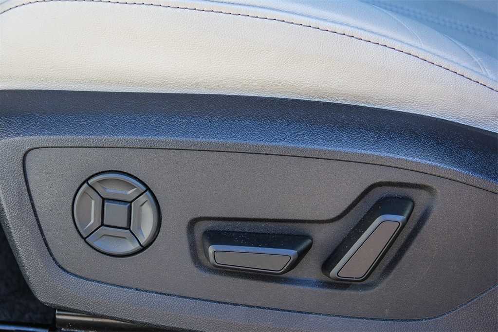 Thumbnail: 2025 Audi Q6 e-tron - 21