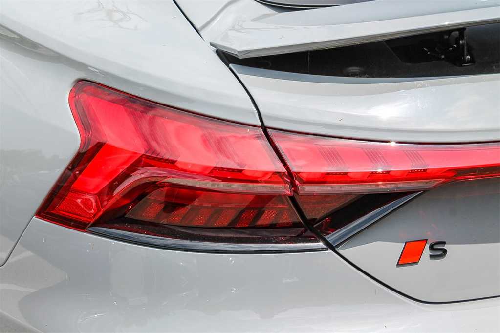 Thumbnail: 2025 Audi e-tron GT - 7