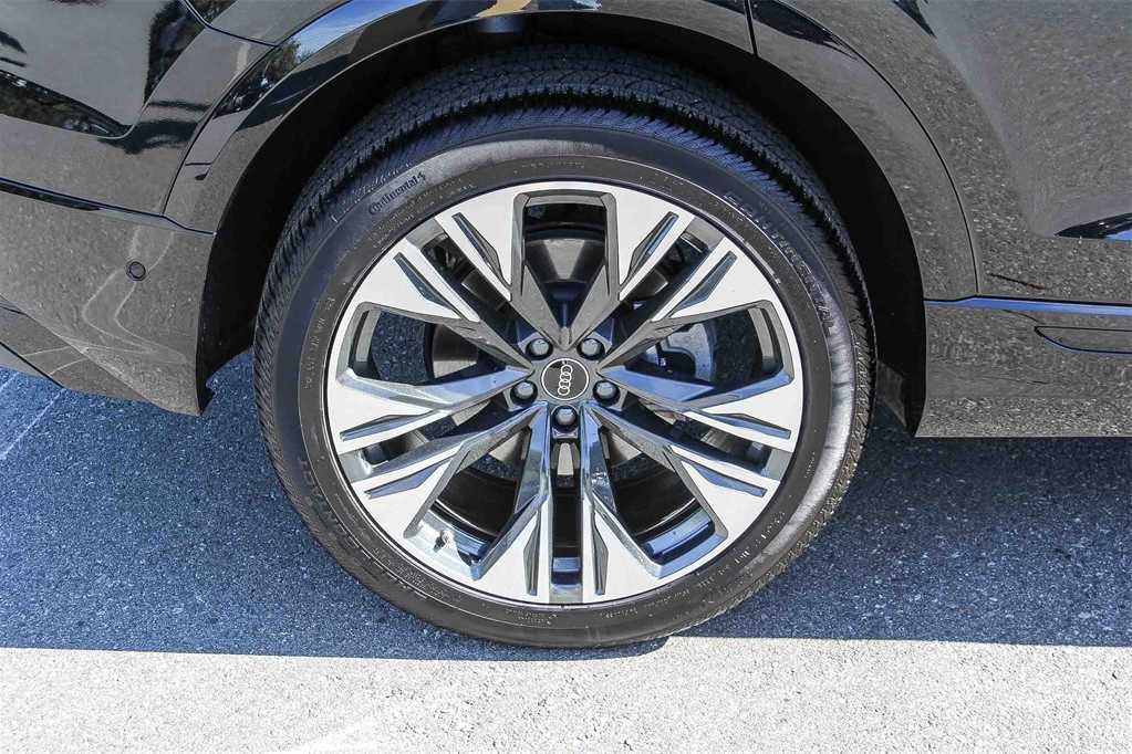 Thumbnail: 2025 Audi Q8 - 10