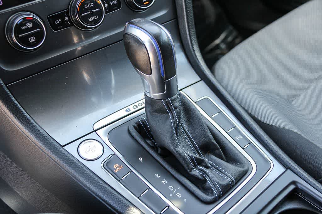Thumbnail: 2015 Volkswagen e-Golf - 19