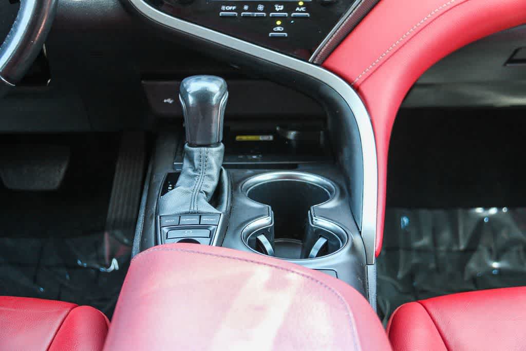 Thumbnail: 2022 Toyota Camry - 14