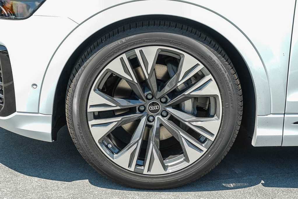 Thumbnail: 2026 Audi Q8 - 10