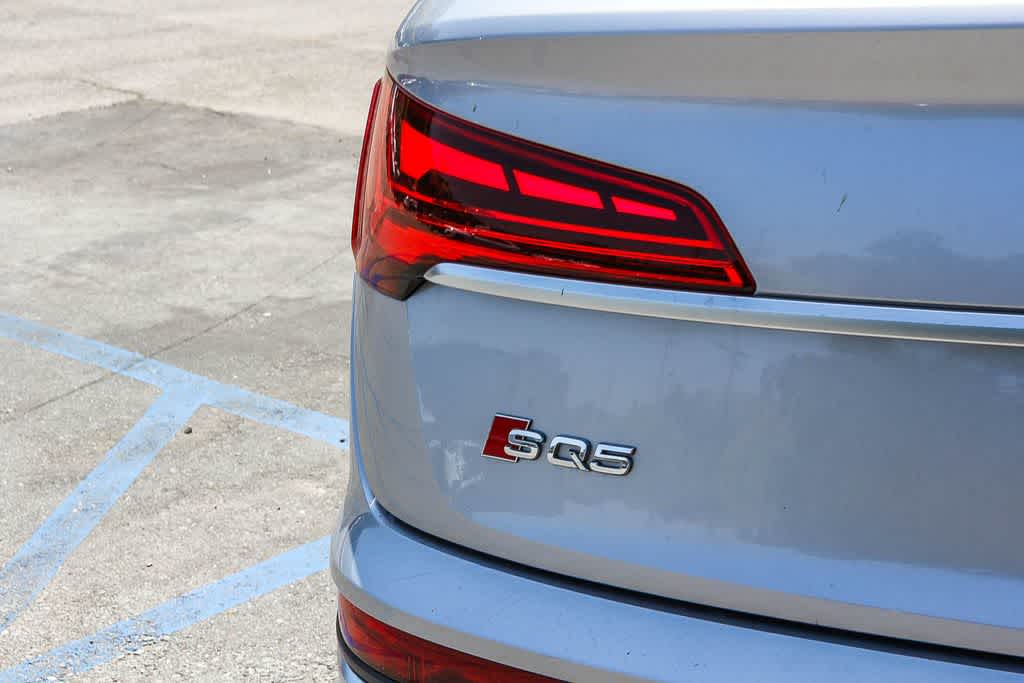 Thumbnail: 2022 Audi SQ5 - 11