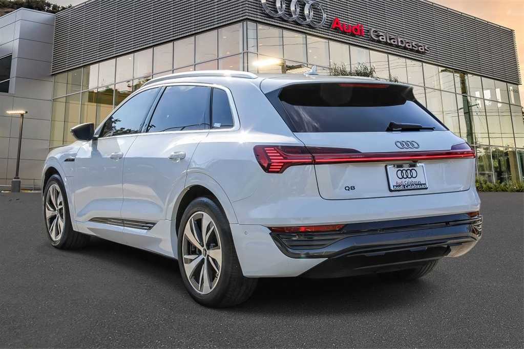 Thumbnail: 2024 Audi Q8 e-tron - 2