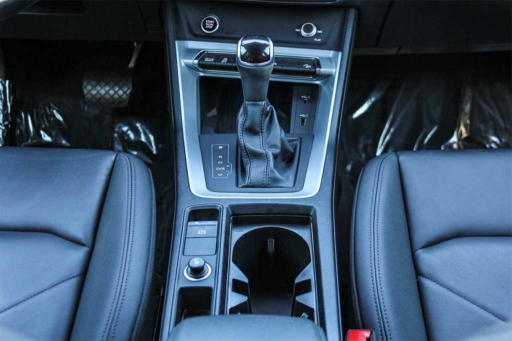 Thumbnail: 2021 Audi Q3 - 12