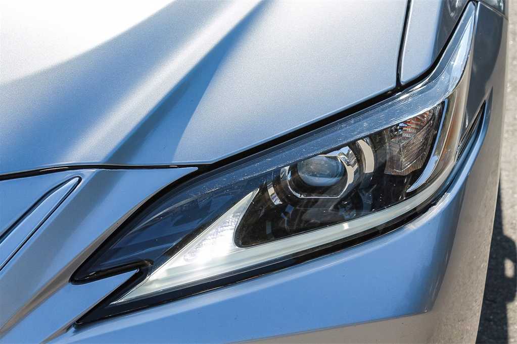 Thumbnail: 2024 Lexus ES - 8