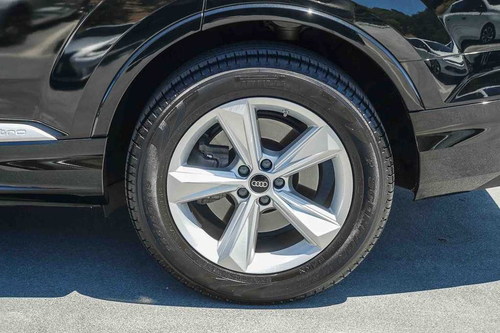 Thumbnail: 2025 Audi Q7 - 11