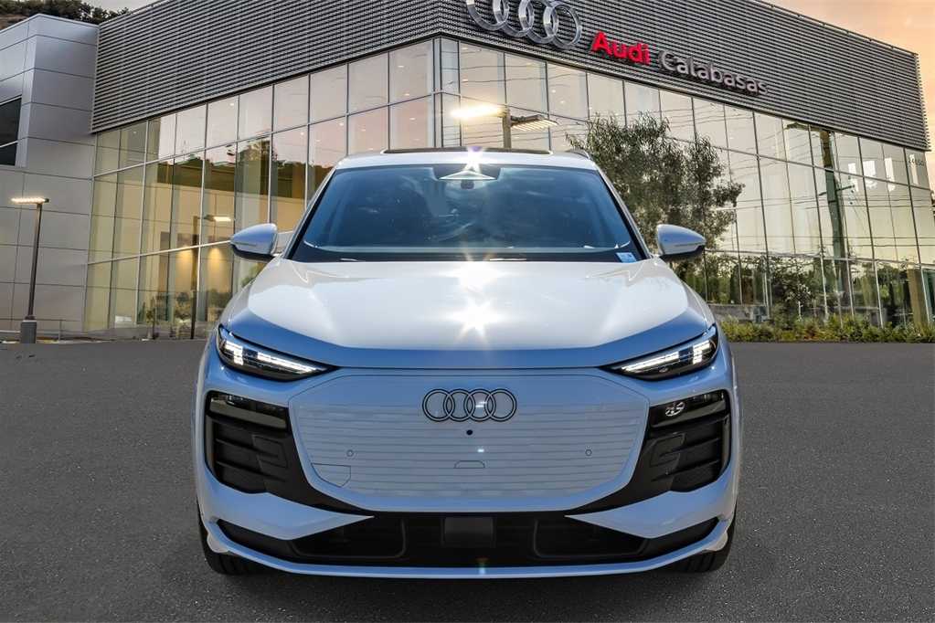 Thumbnail: 2025 Audi Q6 e-tron - 6