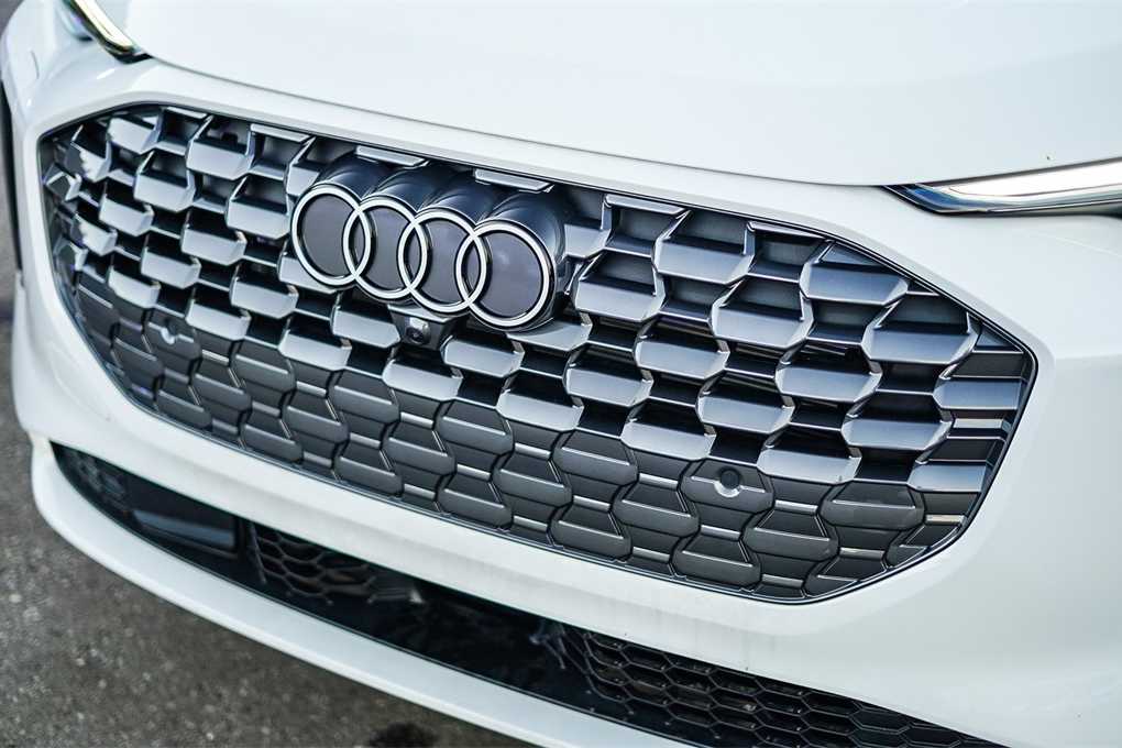 Thumbnail: 2025 Audi Q5 - 8