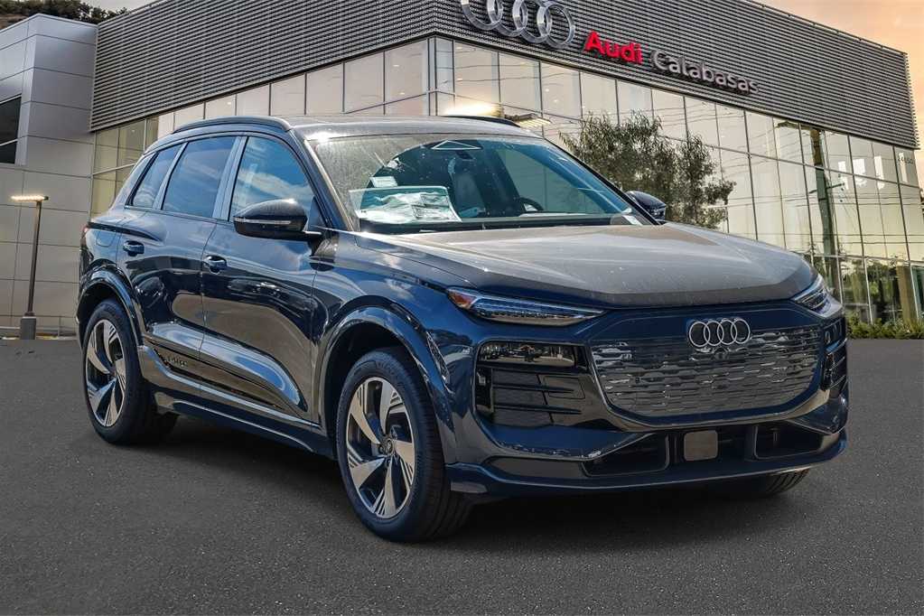 Thumbnail: 2025 Audi Q6 e-tron - 3