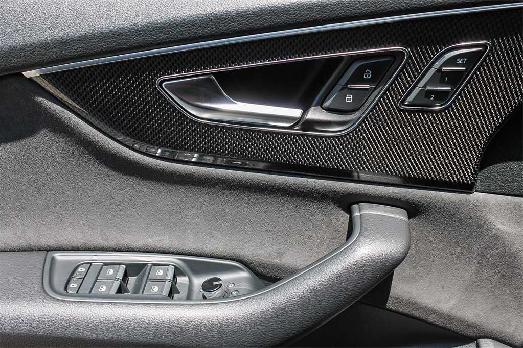 Thumbnail: 2022 Audi SQ8 - 23