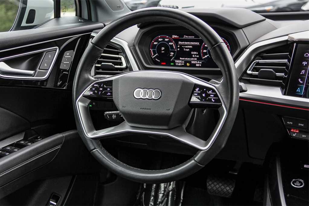 Thumbnail: 2023 Audi Q4 e-tron - 16