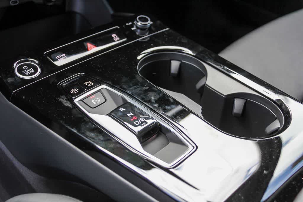 Thumbnail: 2025 Audi Q6 e-tron - 20