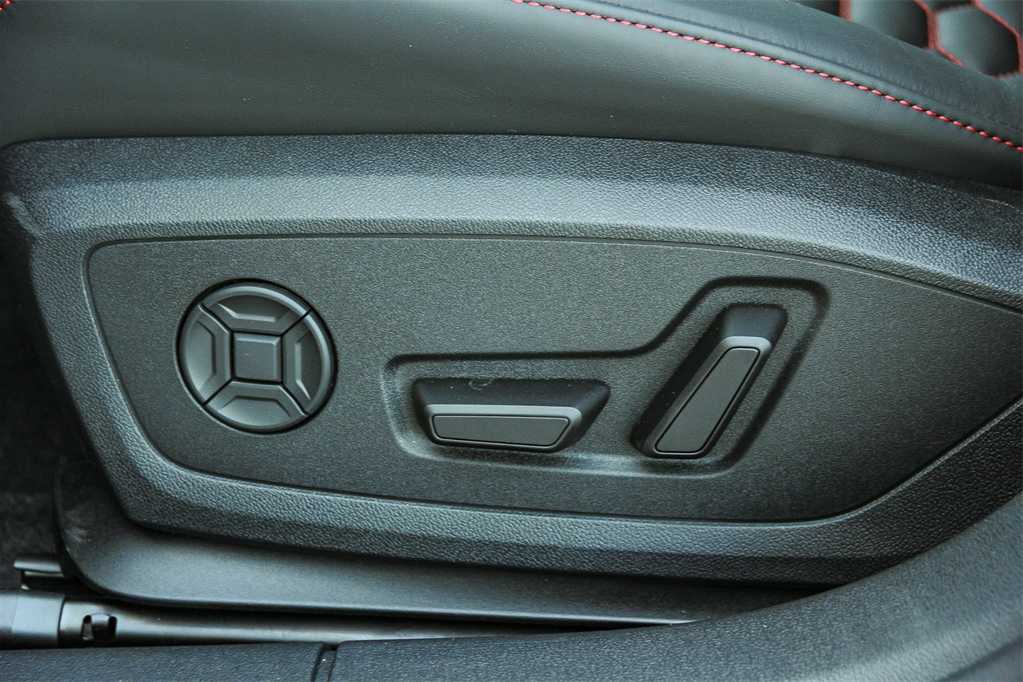 Thumbnail: 2025 Audi SQ5 - 21