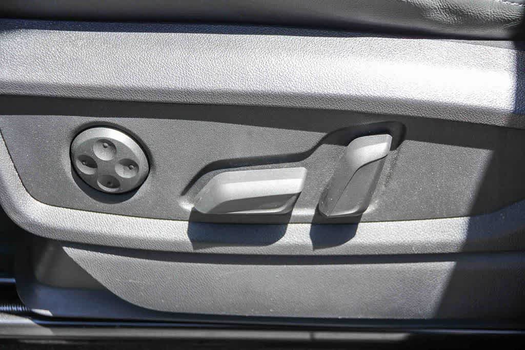Thumbnail: 2023 Audi SQ5 - 21