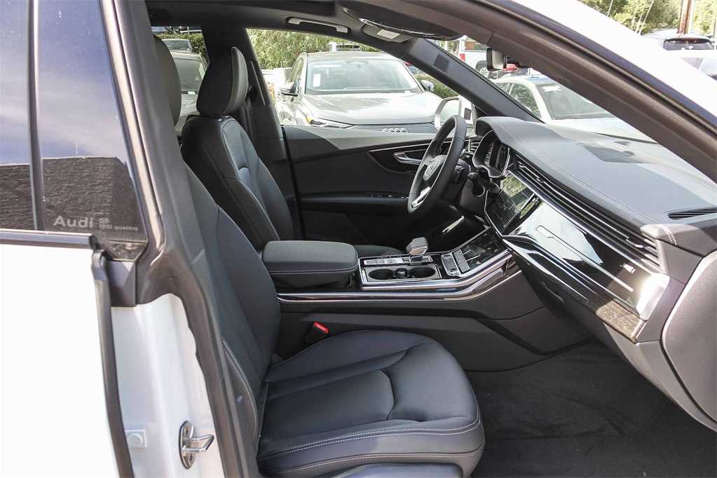 Thumbnail: 2026 Audi Q8 - 18