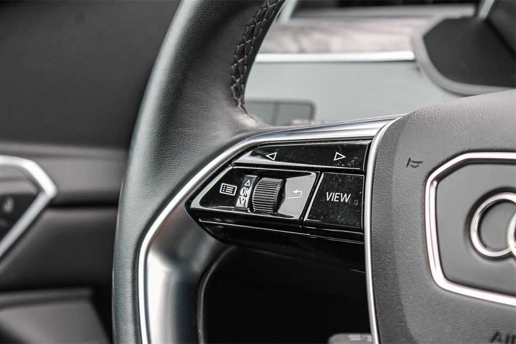 Thumbnail: 2022 Audi e-tron - 16