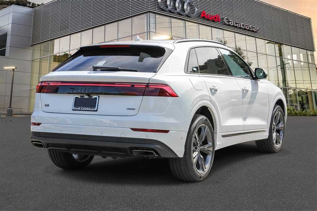 Thumbnail: 2026 Audi Q8 - 4