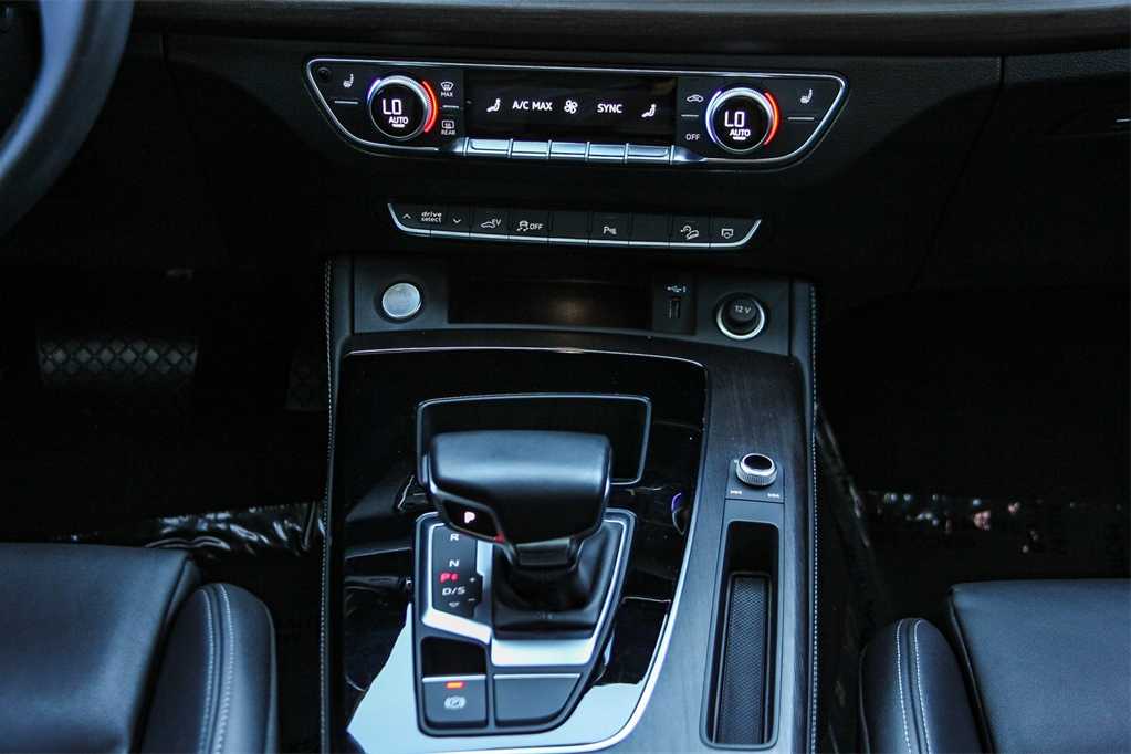 Thumbnail: 2023 Audi Q5 - 9