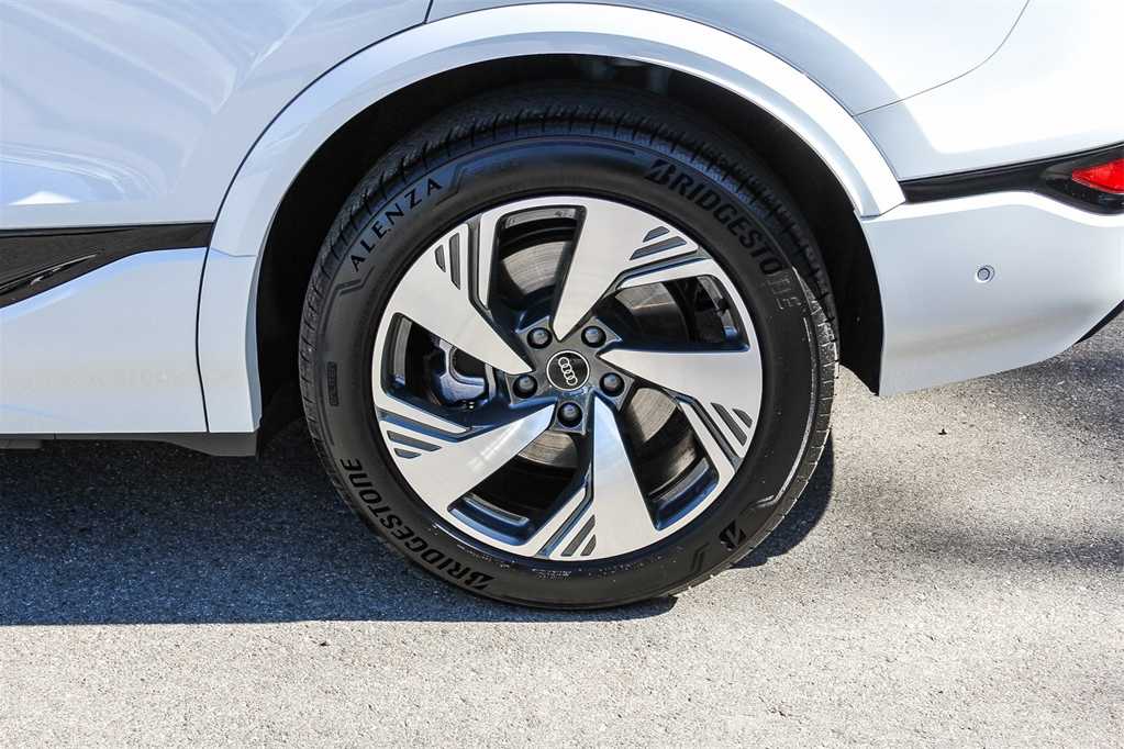 Thumbnail: 2025 Audi Q6 e-tron - 10