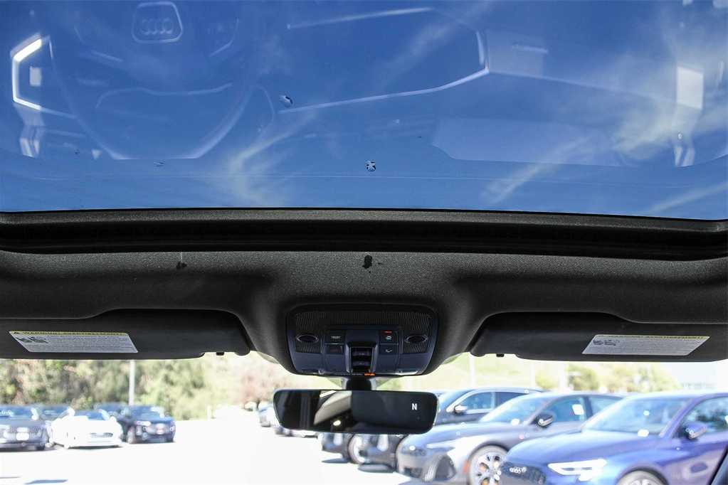 Thumbnail: 2025 Audi Q3 - 12