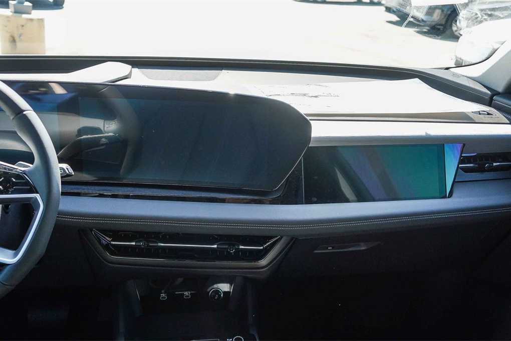 Thumbnail: 2025 Audi Q6 e-tron - 13