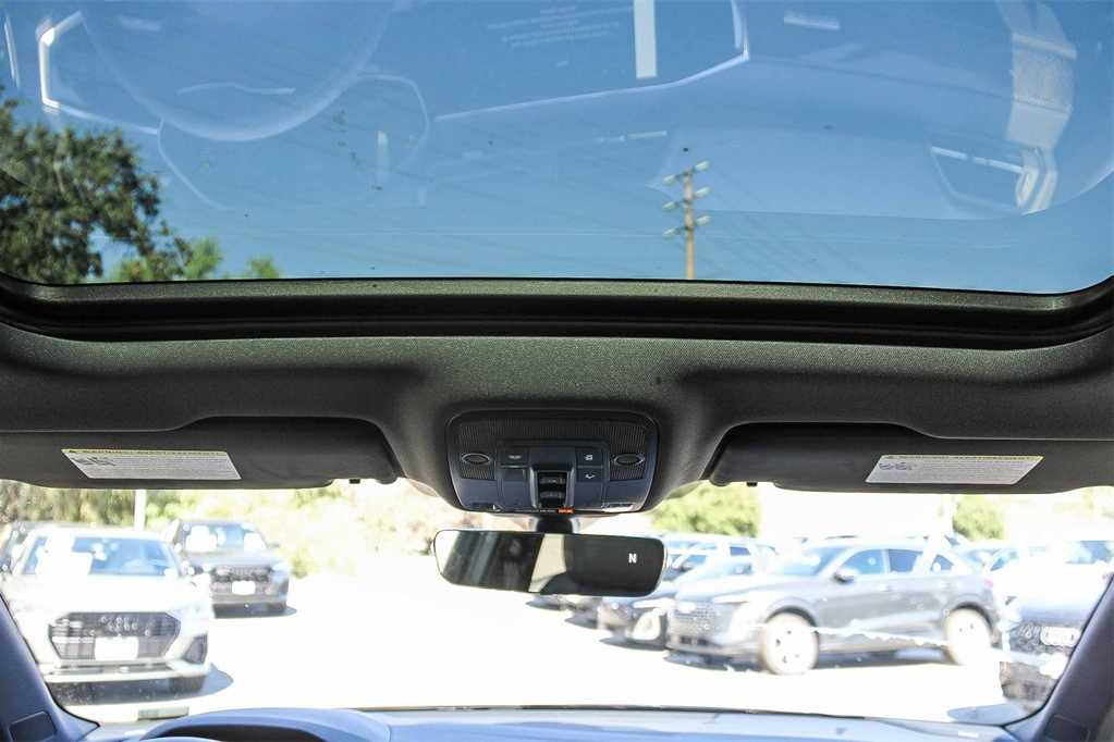 Thumbnail: 2025 Audi Q3 - 12