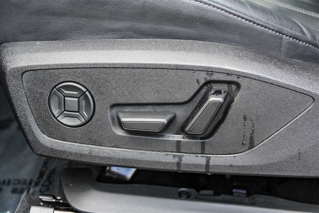 Thumbnail: 2025 Audi Q6 e-tron - 20