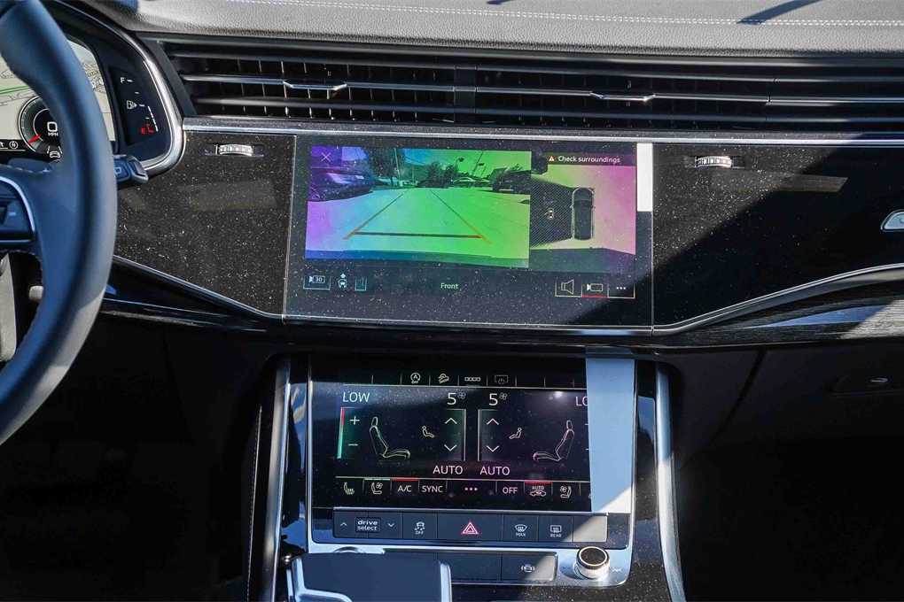 Thumbnail: 2025 Audi Q8 - 13