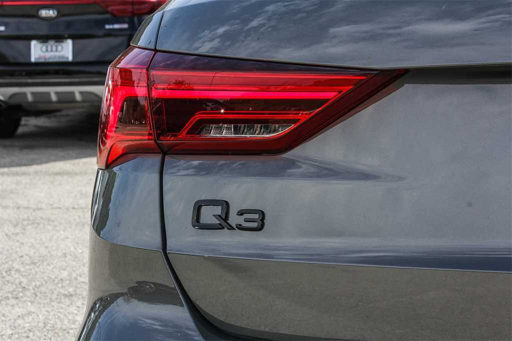 Thumbnail: 2025 Audi Q3 - 11