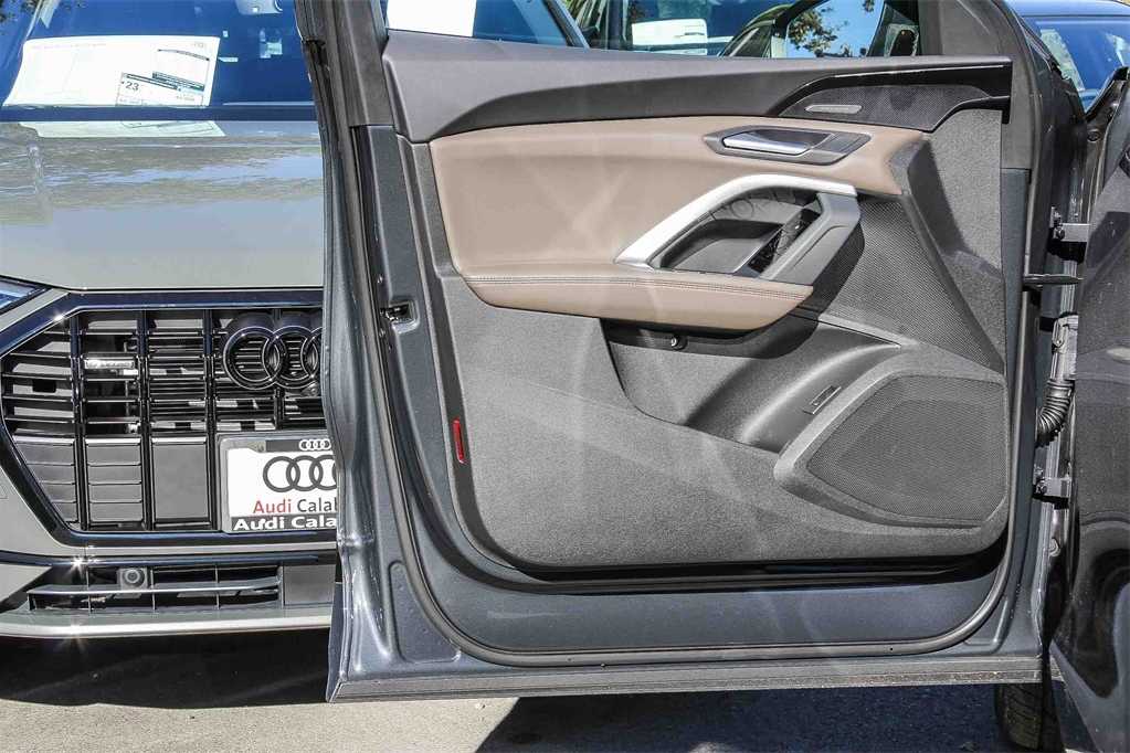 Thumbnail: 2025 Audi Q5 - 22