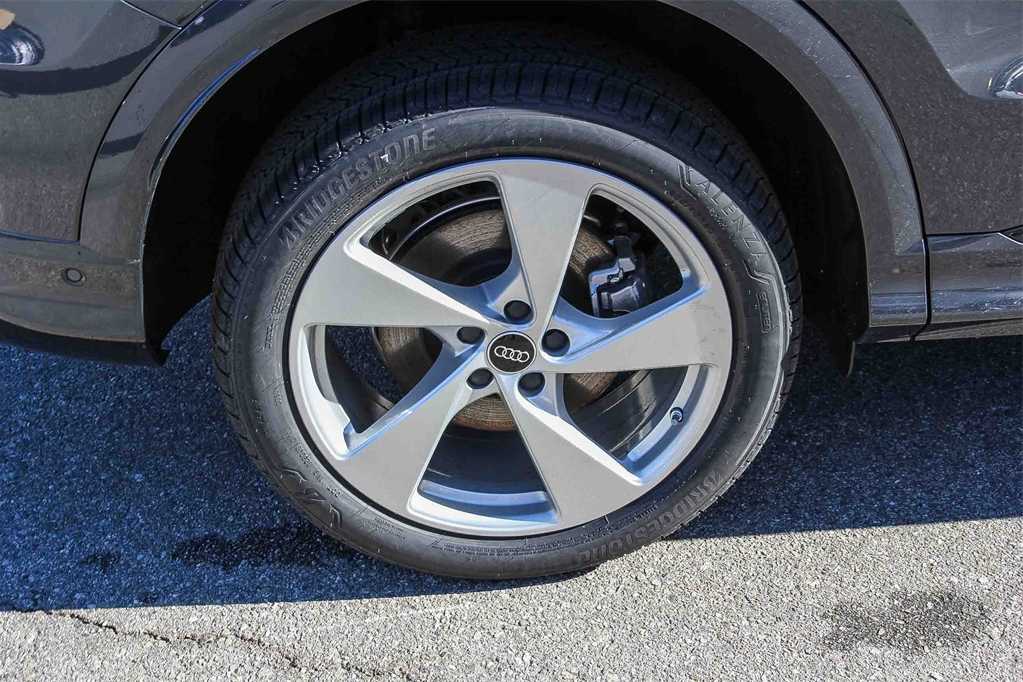 Thumbnail: 2025 Audi Q5 - 10