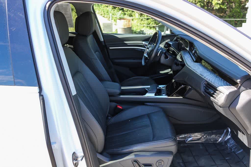 Thumbnail: 2023 Audi e-tron - 18