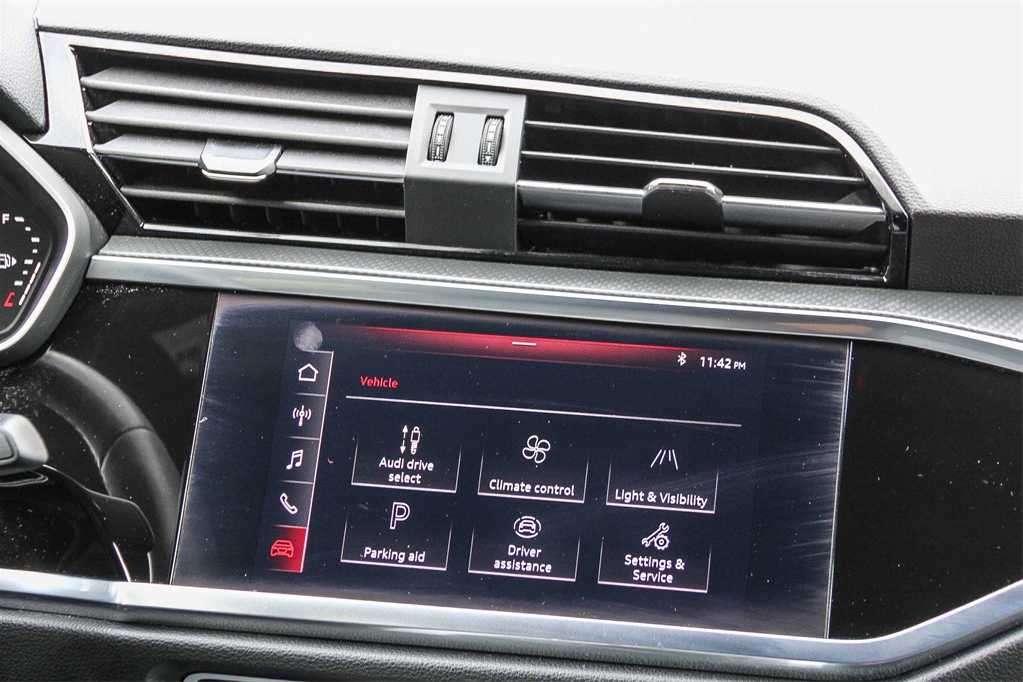 Thumbnail: 2021 Audi Q3 - 14