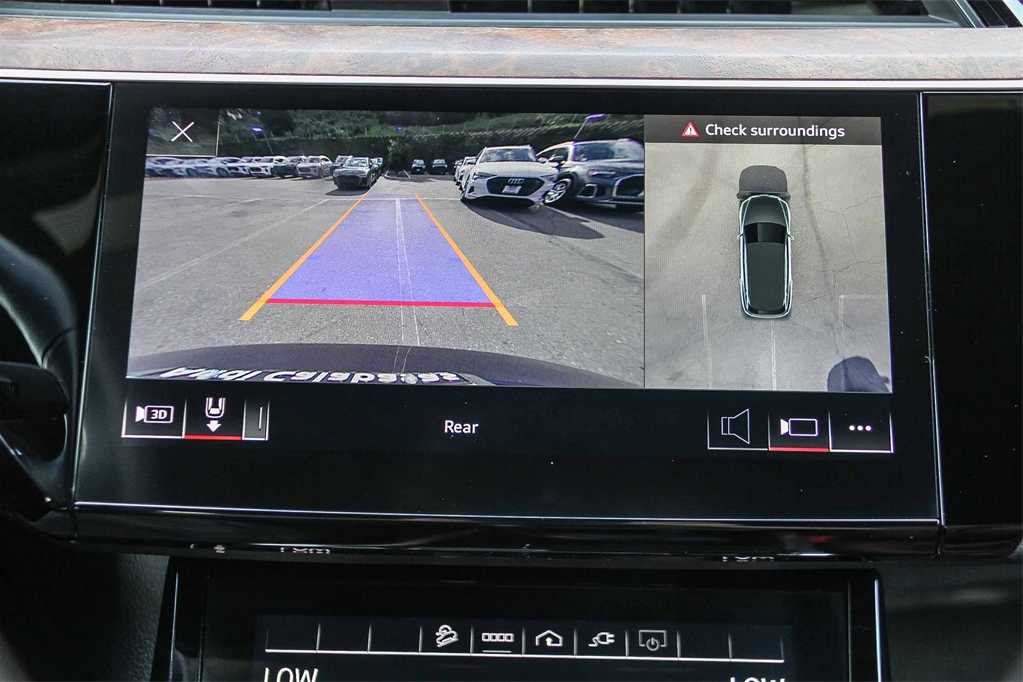 Thumbnail: 2022 Audi e-tron - 23