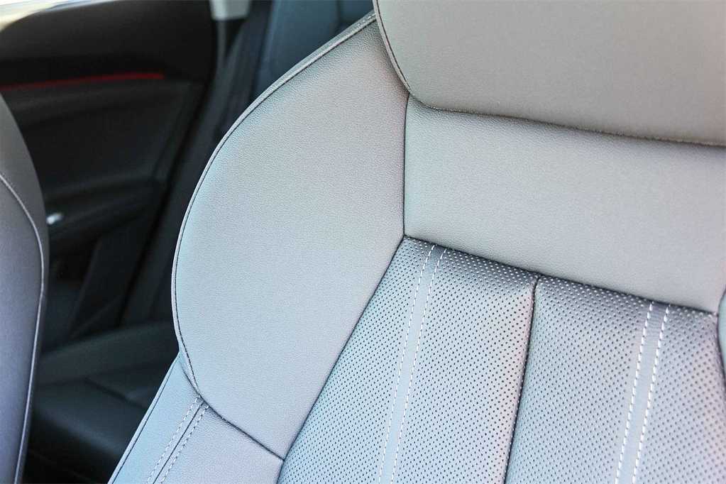 Thumbnail: 2025 Audi Q5 - 25